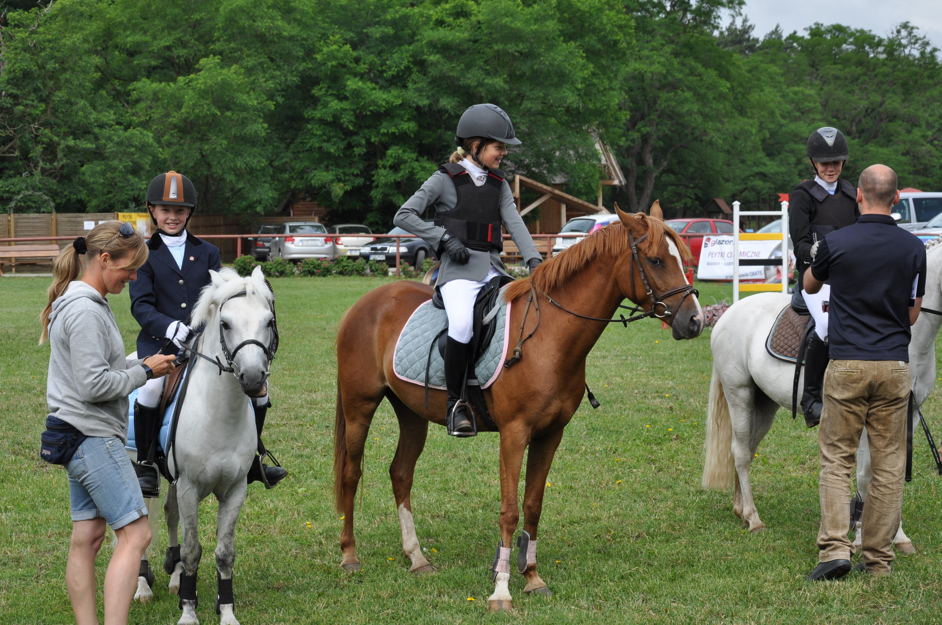 bianca_blumel-sara-hermanw_2011_1_20120103_1878805521